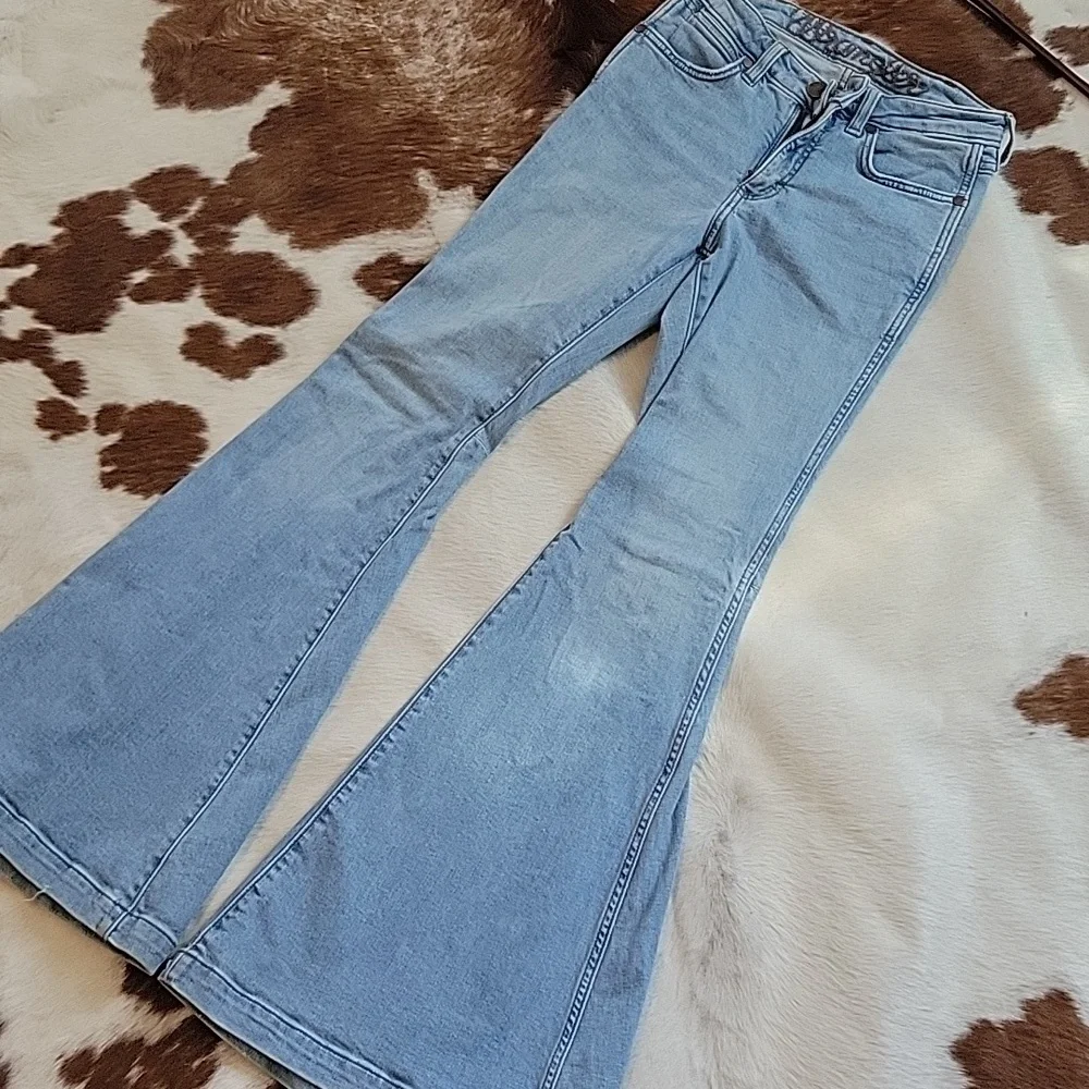 Wrangler Light Blue Flare Bell Bottom Jeans - Picture 4 of 7